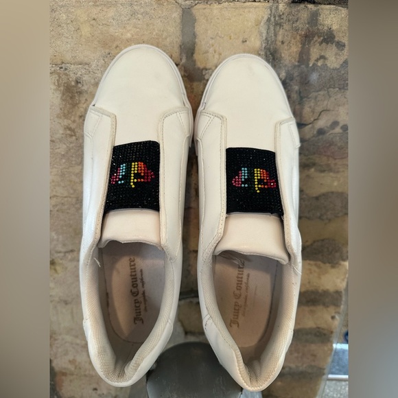 🛍️ Juicy Couture White Slip-On Sneakers with Black and Red Detail - Picture 2 of 3